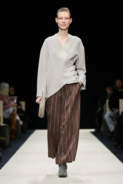 Look 7